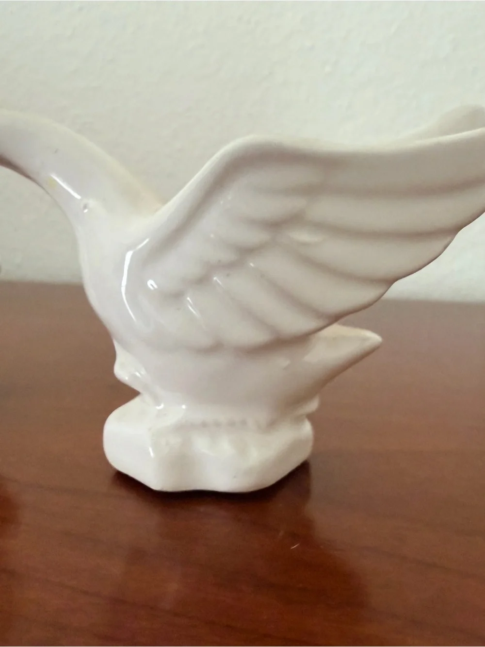 White Ceramic Small Swan Figurine Pair - Decorative Home Accent Mid Century - Picture 4 of 8